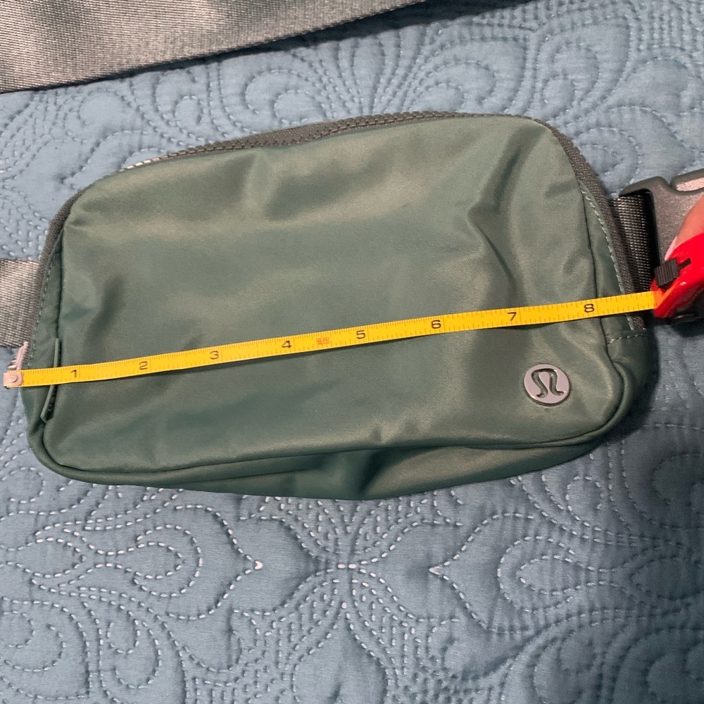 Lululemon Everywhere Belt Bag 1L - Picture 9 of 10